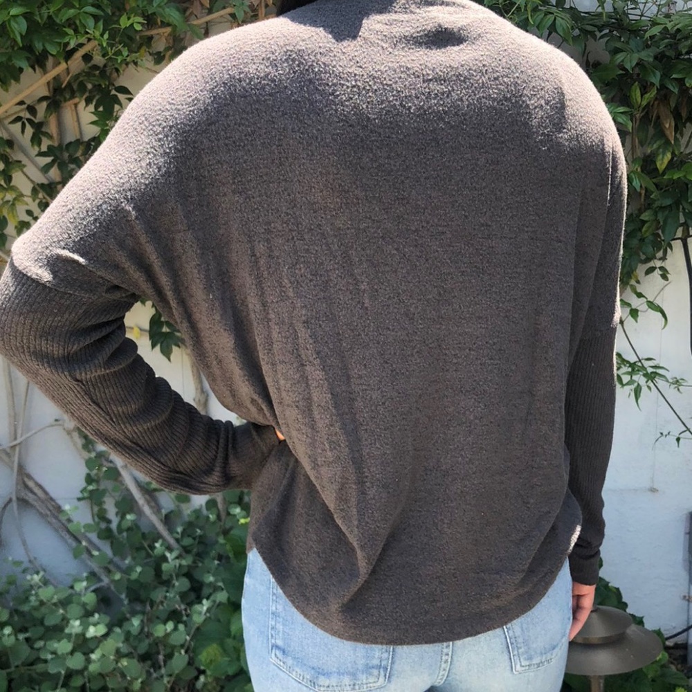 Gray sweater - Picture 2 of 2